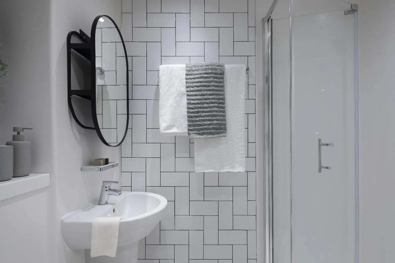 Modern Studios With Kitchen & Ensuite In Central 爱丁堡